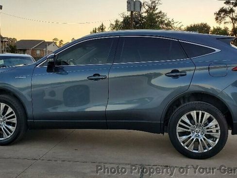 Used 2021 Toyota Venza XLE w/ Softex Package image 18