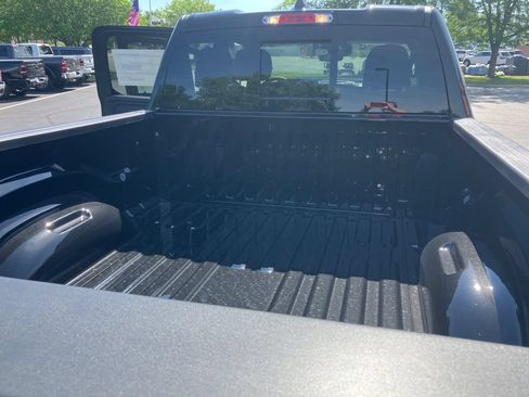 New 2026 RAM 1500 Express AWD/4WD image 23