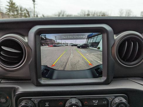 Used 2023 Jeep Gladiator Sport image 21