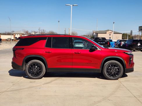 New 2026 Chevrolet Traverse LT image 7