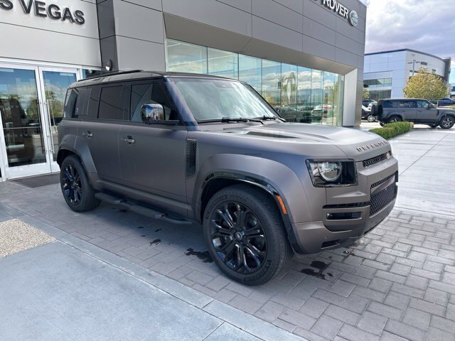 Used 2025 Land Rover Defender 110 AWD/4WD image 3