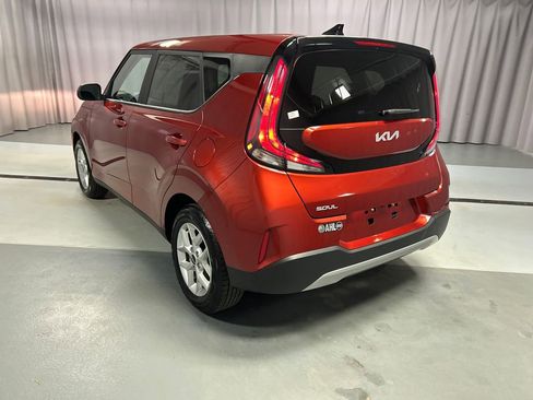 Used 2025 Kia Soul LX w/ LX Technology Package image 5