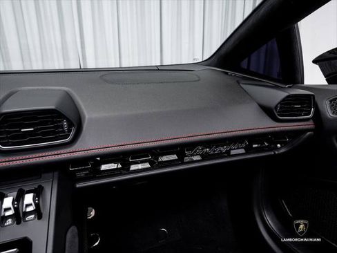 Used 2021 Lamborghini Huracan EVO RWD image 30