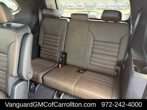 New 2026 GMC Acadia Denali Ultimate w/ LPO, Floor Liner Package AWD/4WD image 26