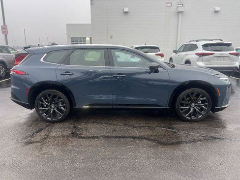 Certified 2025 Toyota Crown Signia Limited AWD (Natl) image 5