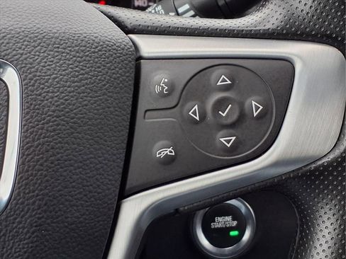 Used 2024 GMC Terrain SLE w/ Driver Convenience Package image 17