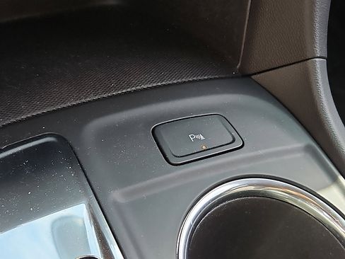 Used 2024 Chevrolet Equinox LT FWD image 24