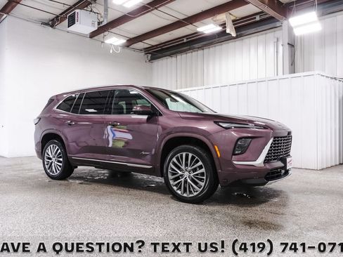 Used 2026 Buick Enclave Avenir w/ LPO, Floor Liner Package AWD/4WD image 1