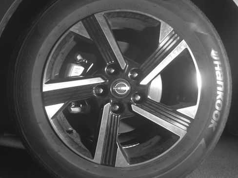 Used 2025 Nissan Sentra SV image 12