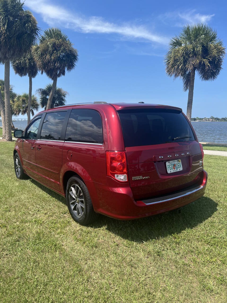 Used 2016 Dodge Grand Caravan SXT FWD image 4