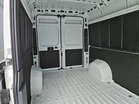Used 2026 RAM ProMaster 2500 w/ Convenience Group FWD image 14