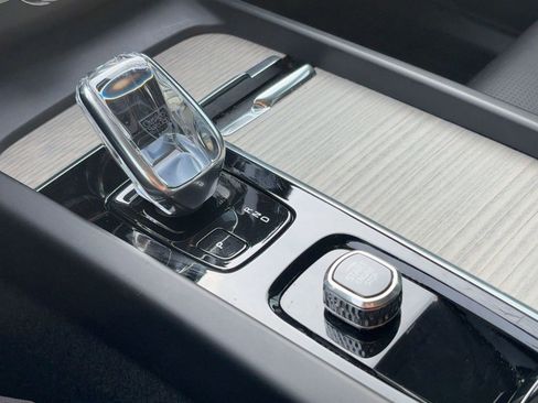 Certified 2022 Volvo XC60 B5 Inscription w/ Advanced Package image 17