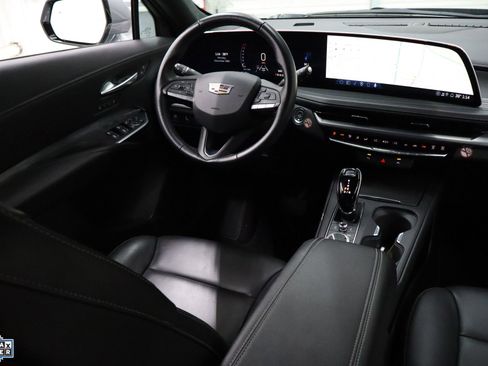 Used 2025 Cadillac XT4 Premium Luxury image 28