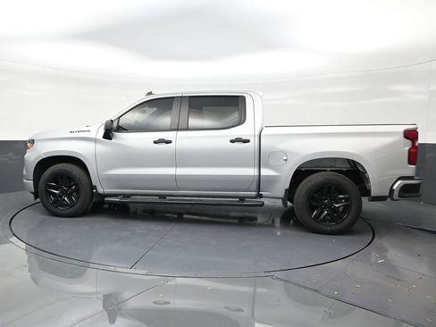 Used 2022 Chevrolet Silverado 1500 Custom RWD image 2