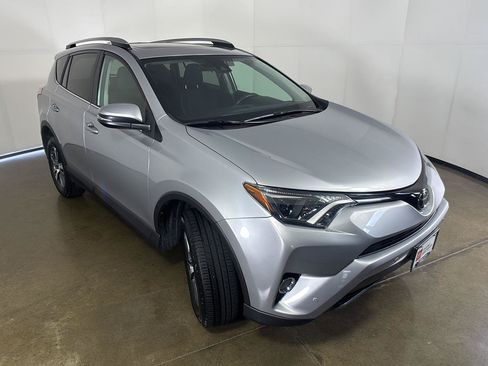 Used 2018 Toyota RAV4 XLE AWD/4WD image 7