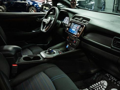 Used 2024 Nissan Leaf S image 12