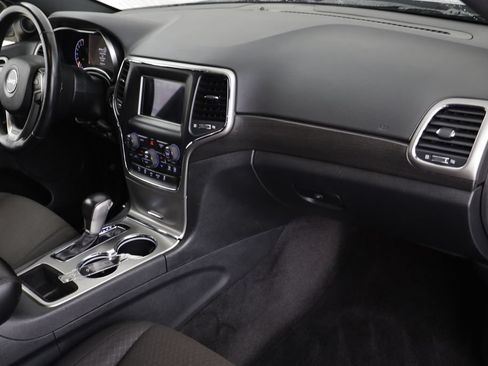 Used 2018 Jeep Grand Cherokee Laredo AWD/4WD image 19