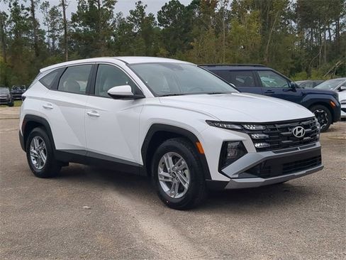 New 2025 Hyundai Tucson SE image 3