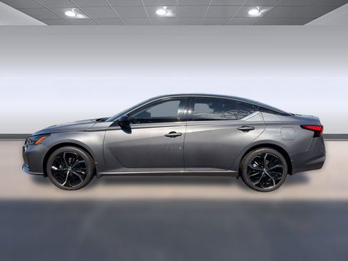 Used 2025 Nissan Altima 2.5 SR AWD/4WD image 2