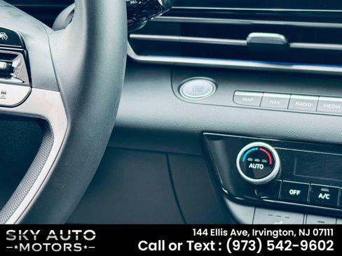 Used 2025 Hyundai Elantra SEL FWD image 16