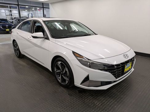 Certified 2021 Hyundai Elantra SEL w/ Convenience + Premium Package FWD image 3