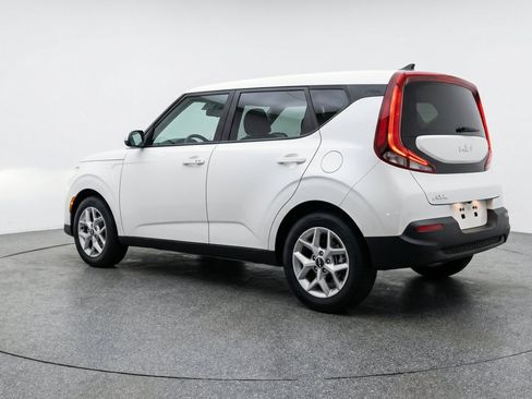 Used 2025 Kia Soul LX w/ LX Technology Package FWD image 6