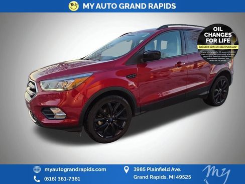 Used 2017 Ford Escape SE w/ SE Sport Appearance Package image 6