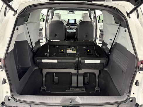 Used 2024 Toyota Sienna XSE image 33