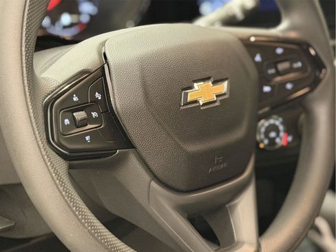 Certified 2025 Chevrolet Trax LS w/ LS Convenience Package image 18