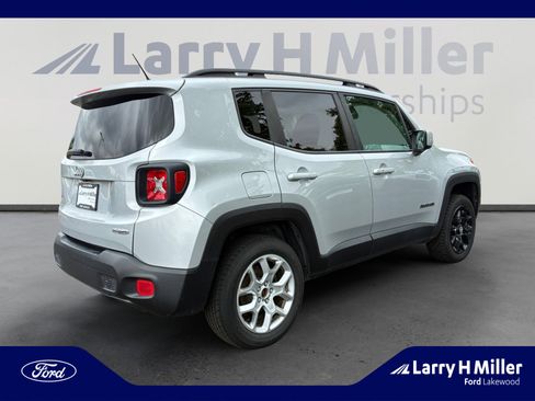 Used 2017 Jeep Renegade Latitude w/ Cold Weather Group AWD/4WD image 5