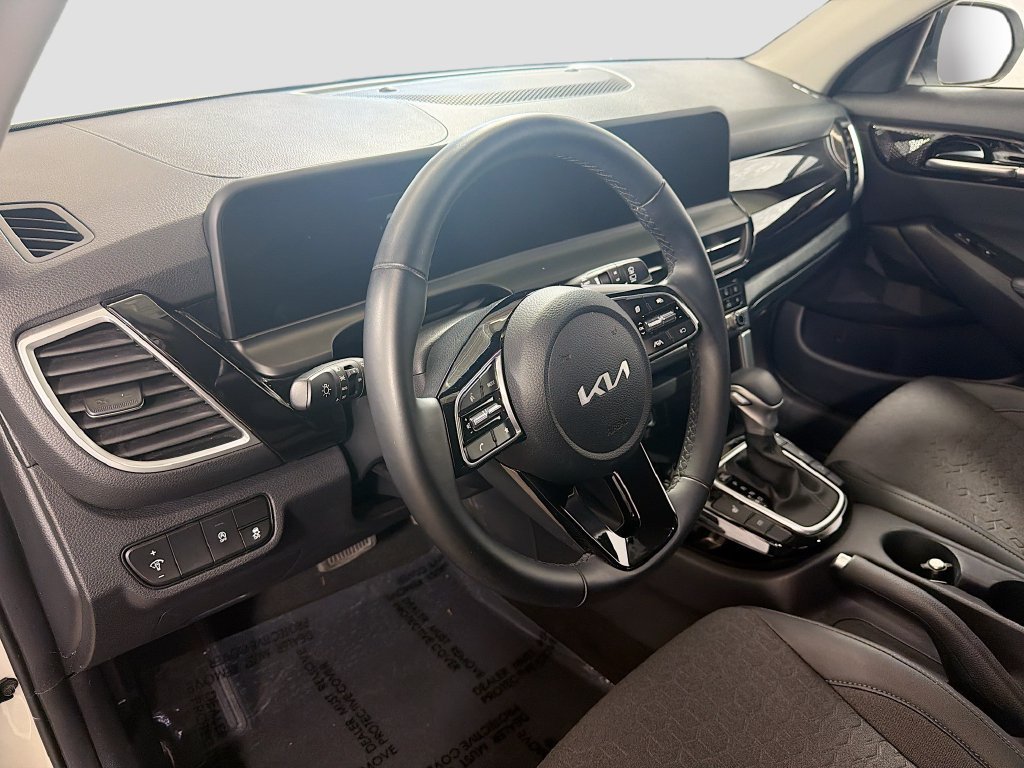 Used 2025 Kia Seltos S AWD/4WD image 11