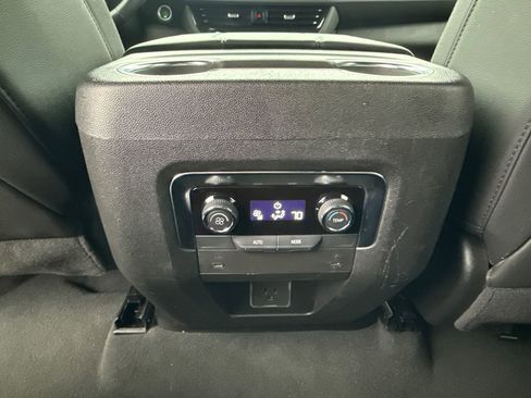 Certified 2025 Chevrolet Suburban Z71 image 24