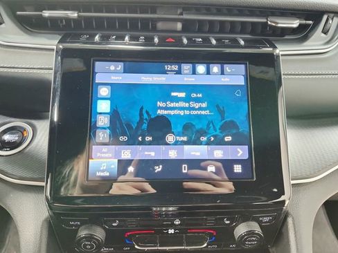 Used 2024 Jeep Grand Cherokee Altitude image 26