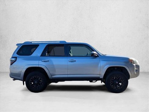 Used 2015 Toyota 4Runner SR5 image 4