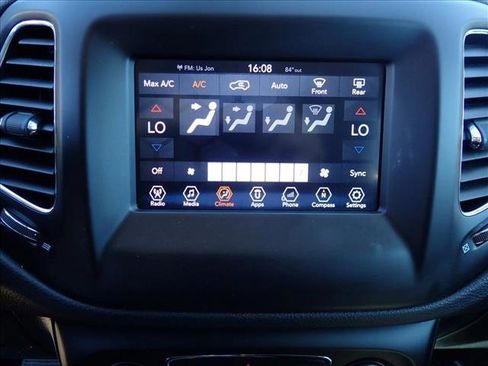 Used 2018 Jeep Compass Latitude w/ Popular Equipment Group image 17