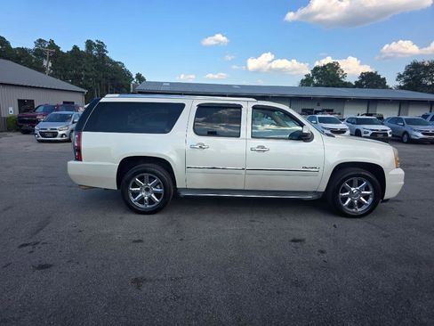 Used 2012 GMC Yukon XL Denali RWD image 4