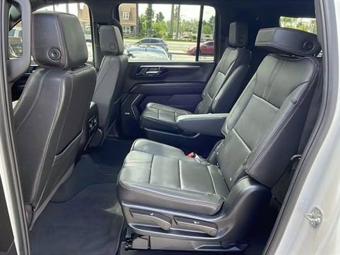 Used 2025 Chevrolet Suburban RST w/ Comfort Package AWD/4WD image 12