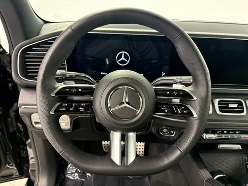Used 2025 Mercedes-Benz GLS 580 4MATIC image 12