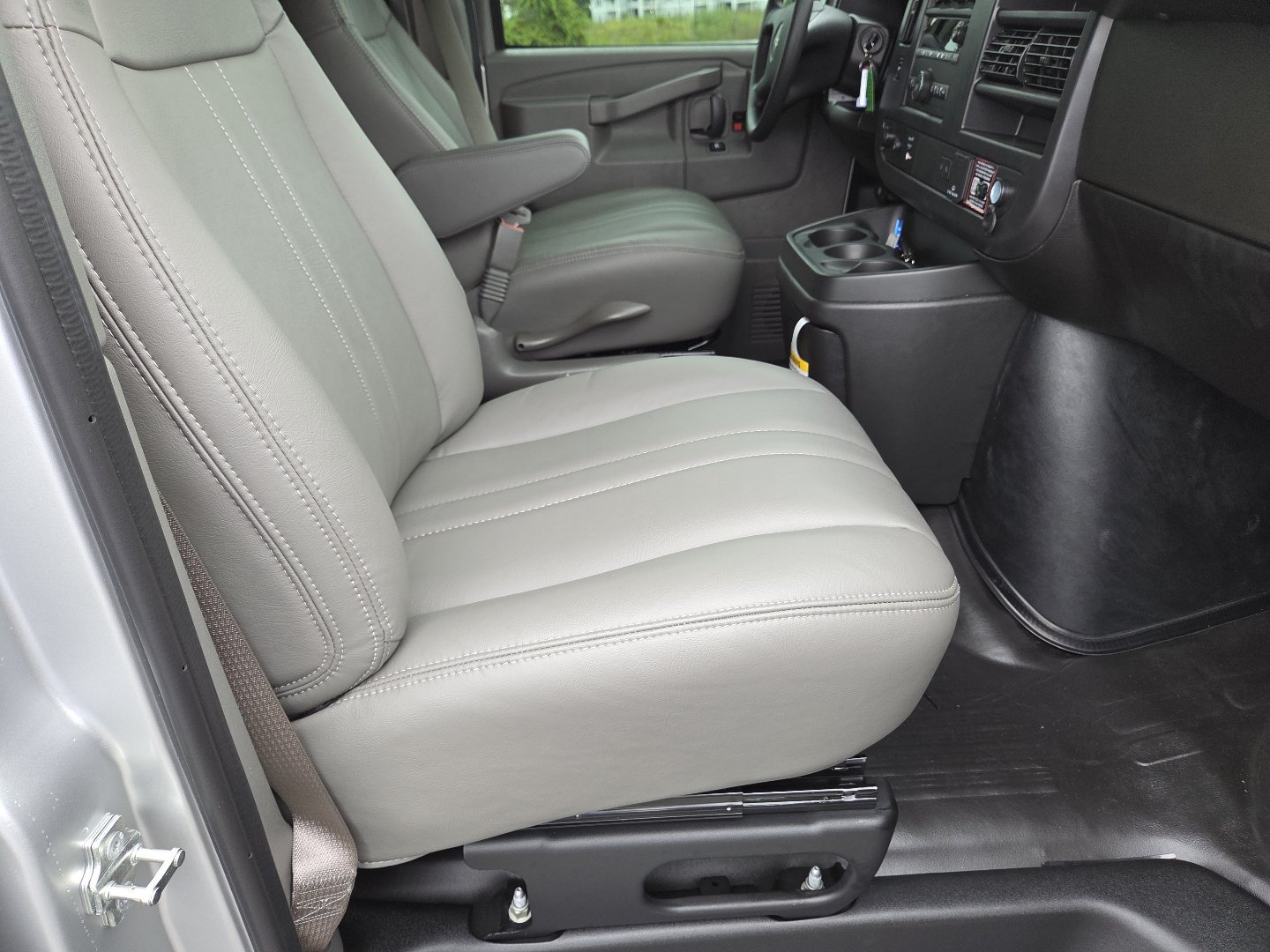 New 2026 GMC Savana 2500 w/ Driver Convenience Package RWD image 16