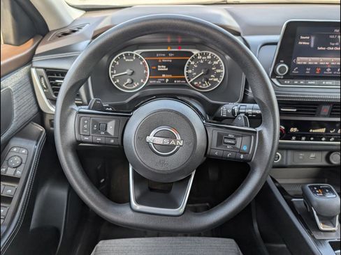 Used 2023 Nissan Rogue SV image 13