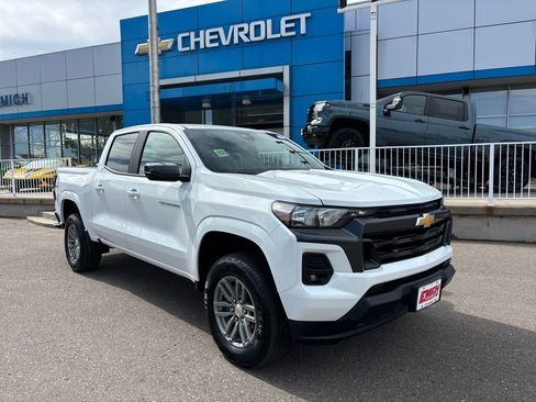 Used 2024 Chevrolet Colorado LT w/ LT Convenience Package image 7