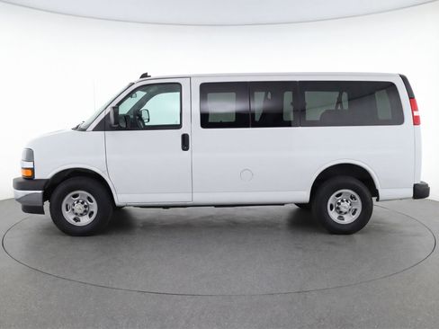 Used 2025 Chevrolet Express 3500 LT w/ LT Preferred Equipment Group RWD image 5