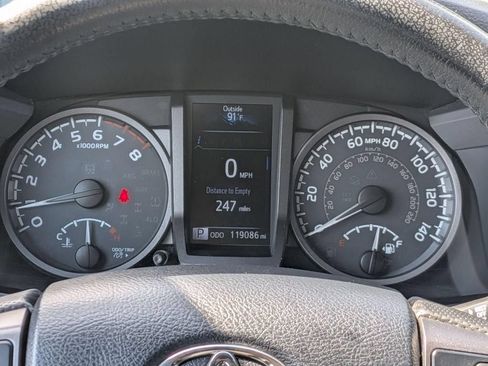 Used 2019 Toyota Tacoma TRD Sport AWD/4WD image 18