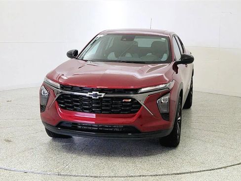 Used 2025 Chevrolet Trax RS w/ Driver Confidence Package FWD image 3