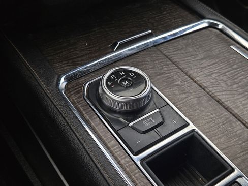 Used 2021 Ford Expedition Limited image 22