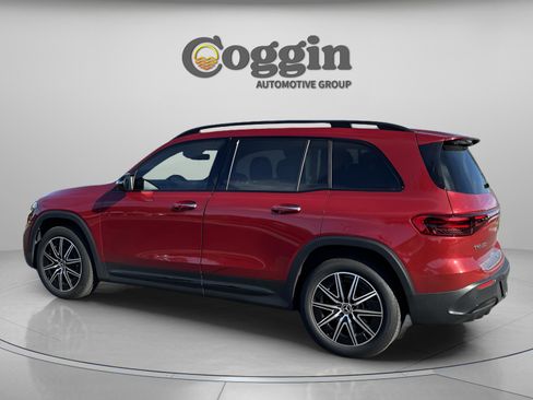 Used 2024 Mercedes-Benz EQB 300 4MATIC image 4