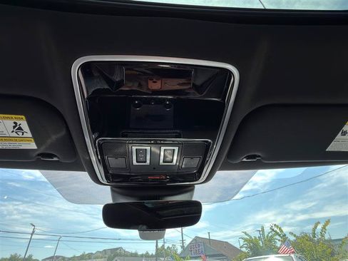 Used 2018 Land Rover Range Rover Velar S AWD/4WD image 16