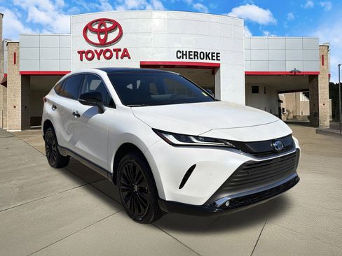 Used 2023 Toyota Venza image 3