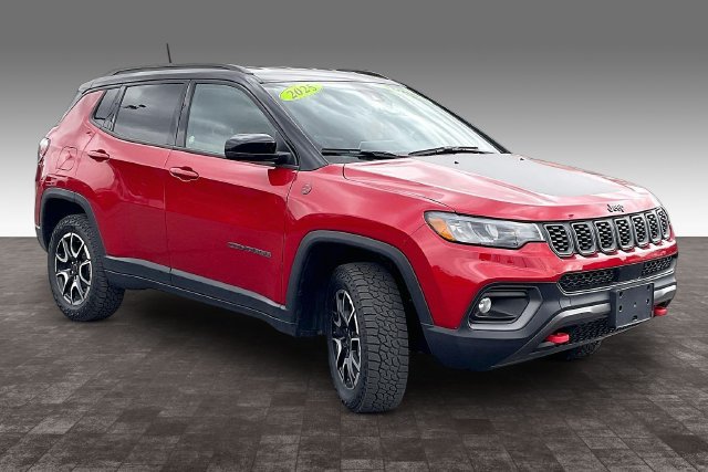 Used 2025 Jeep Compass Trailhawk AWD/4WD image 11