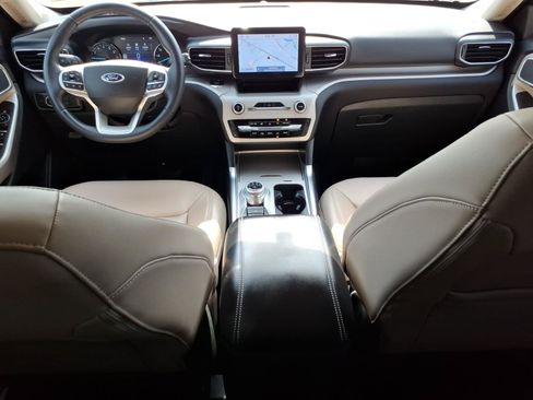 Certified 2023 Ford Explorer XLT w/ Equipment Group 202A AWD/4WD image 10